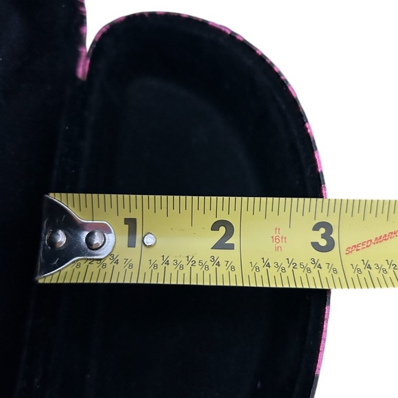 Betsey Johnson Heart Shaped Sunglasses & Sunglass Case Bundle - Picture 3 of 14